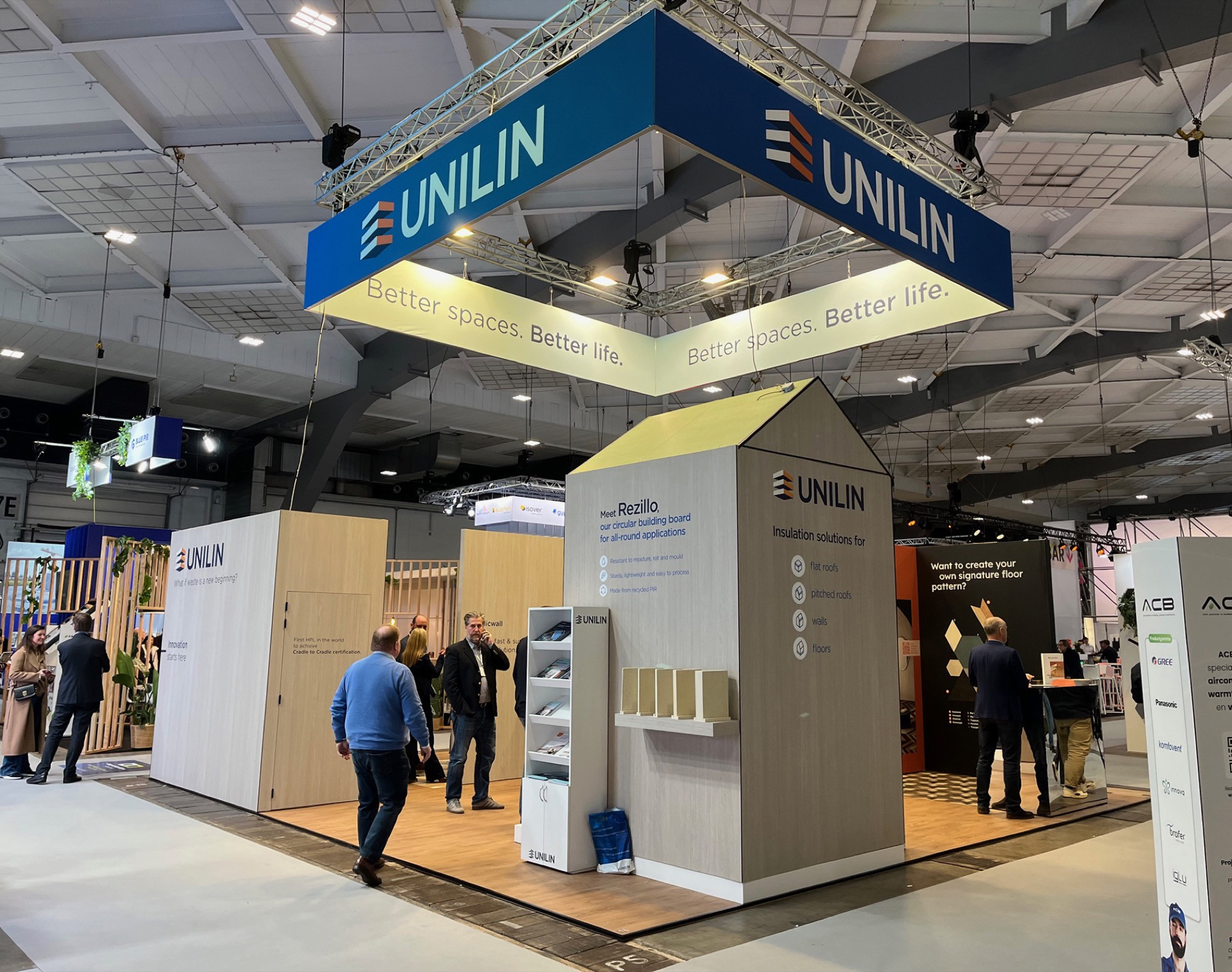 Unilin Voor Unilin verzorgde Travelexpo een innovatieve beursstand tijdens Futurebuild Belgium. Het ontwerp legde de nadruk op duurzaamheid, moderne materialen en een sterke merkpresentatie binnen de bouwsector.