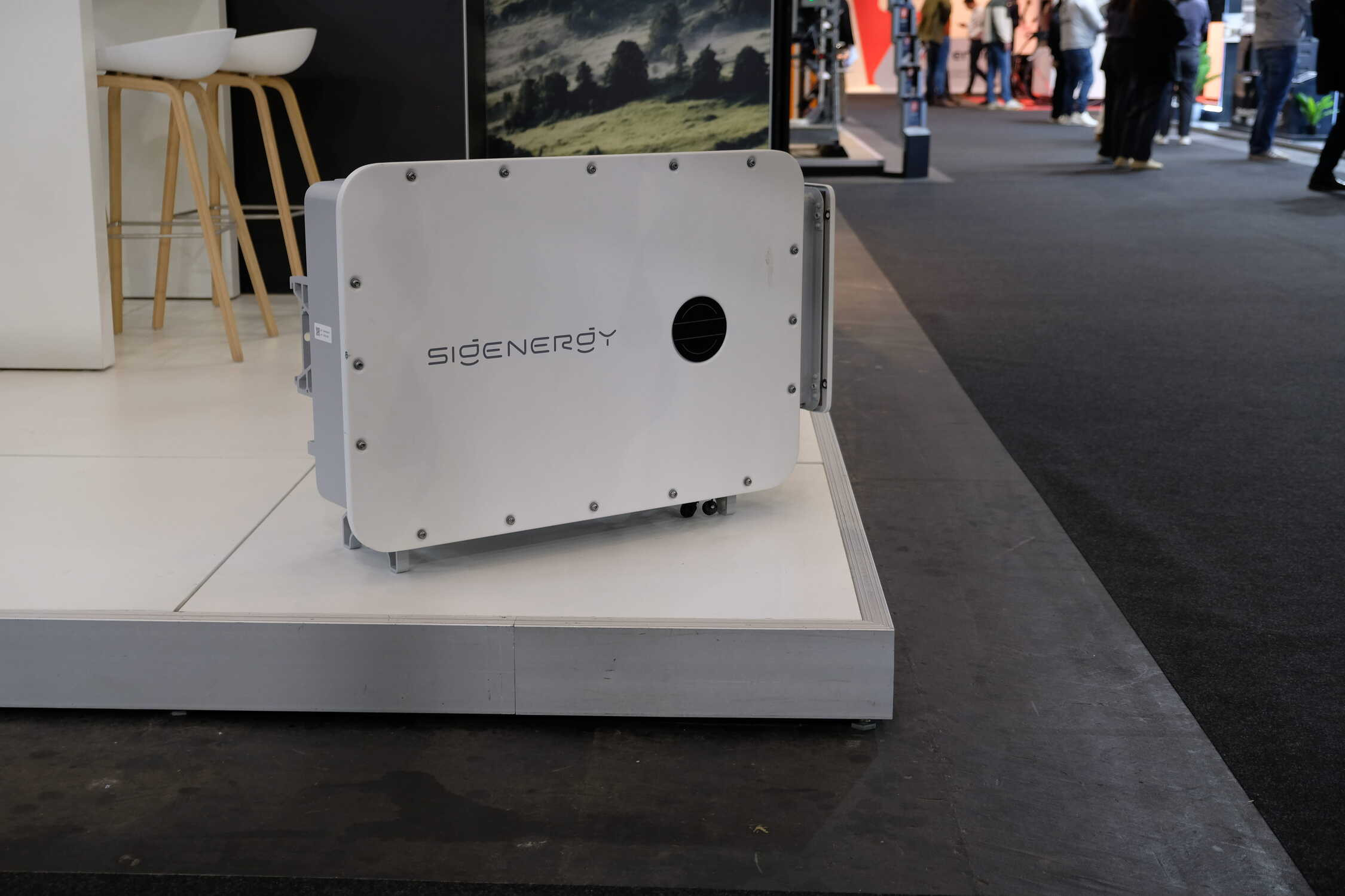 Voltixx Voor Voltixx realiseerde Travelexpo een maatwerk beursstand op InterSolution. De stand werd ontworpen met een technische en innovatieve uitstraling, gericht op energie- en installatieoplossingen. Dankzij een duidelijke en functionele opbouw kwamen de producten en technologieën sterk en overzichtelijk naar voren op de beursvloer.