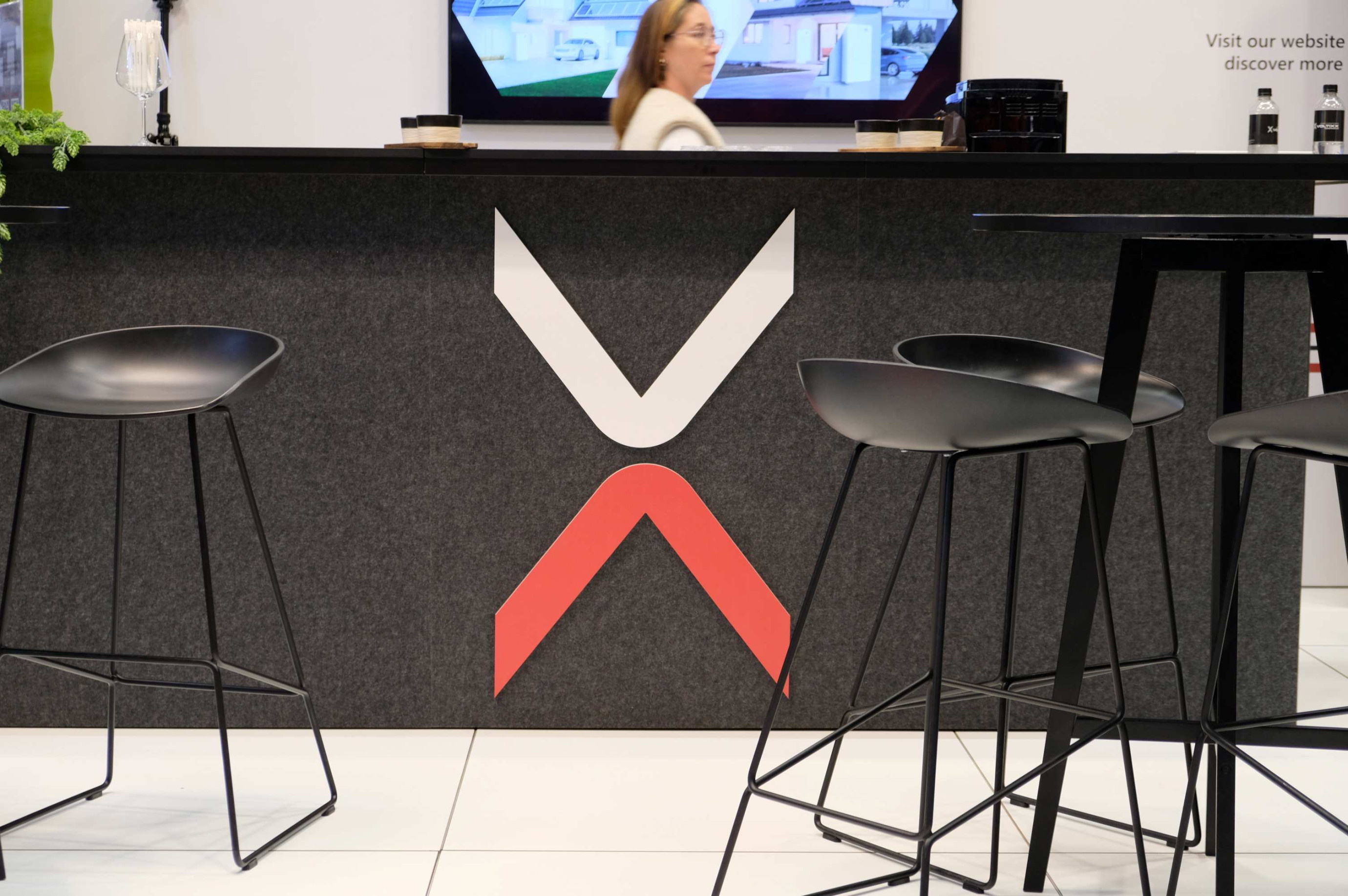 Voltixx Standenbouw voor Voltixx op Sustainable Solutions in Kortrijk<br /><br />Voor Voltixx realiseerden we de beursstand op Sustainable Solutions in Kortrijk. Een professionele beursstand die hun expertise in energie en duurzame oplossingen krachtig in de kijker zet.<br /><br />Van concept en ontwerp tot productie en opbouw: wij zorgden voor een stand die volledig aansluit bij de uitstraling van Voltixx.
