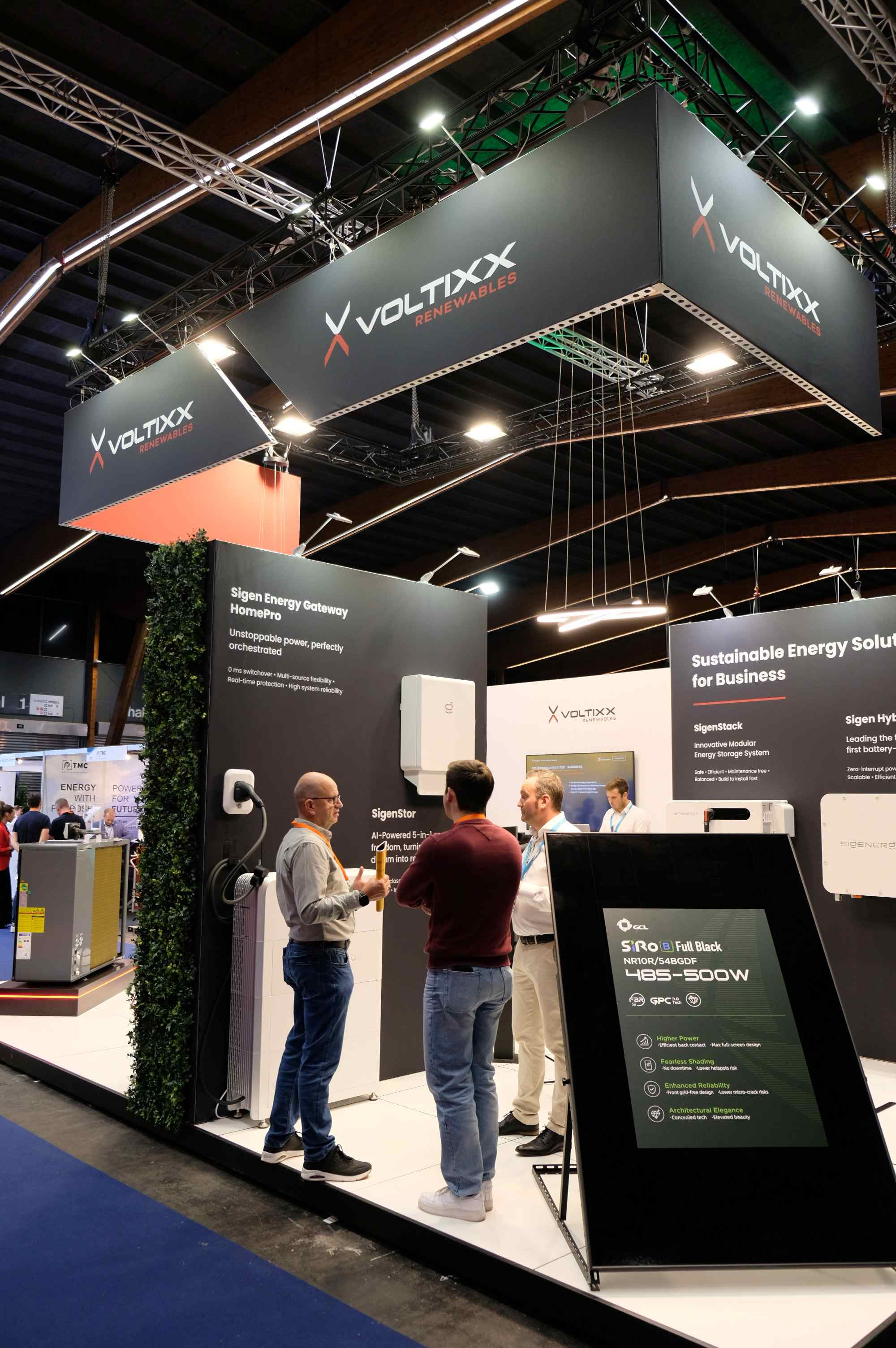 Voltixx Standenbouw voor Voltixx op Sustainable Solutions in Kortrijk<br /><br />Voor Voltixx realiseerden we de beursstand op Sustainable Solutions in Kortrijk. Een professionele beursstand die hun expertise in energie en duurzame oplossingen krachtig in de kijker zet.<br /><br />Van concept en ontwerp tot productie en opbouw: wij zorgden voor een stand die volledig aansluit bij de uitstraling van Voltixx.