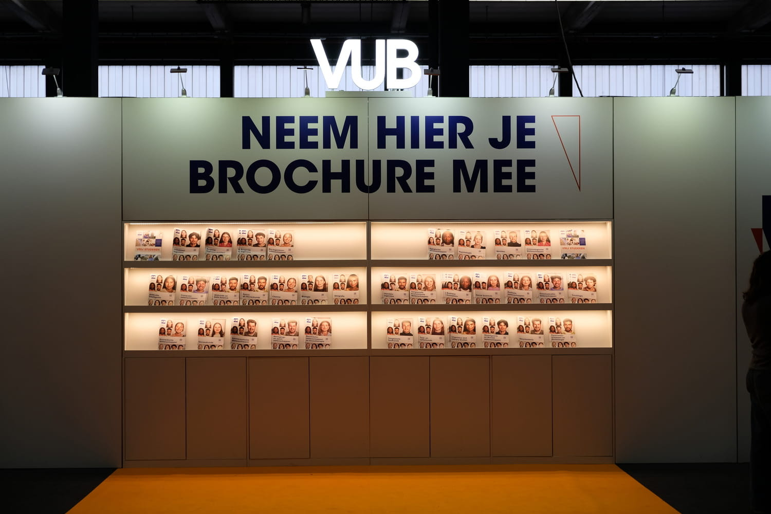 Vrije Universiteit Brussel Voor Vrije Universiteit Brussel realiseerden wij een informatieve beursstand op maat tijdens SID-in. De standenbouw was gericht op een toegankelijke en duidelijke presentatie voor toekomstige studenten.